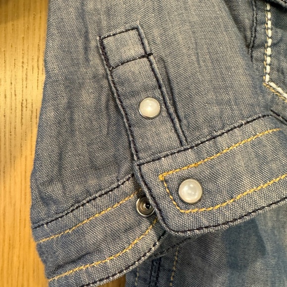 Miss Me Chambray Embellished Pearl Snap Short Sleeve Western Top / small - Picture 6 of 16